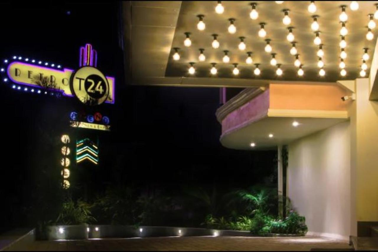 T24 Retro Hotel Mumbai Ngoại thất bức ảnh