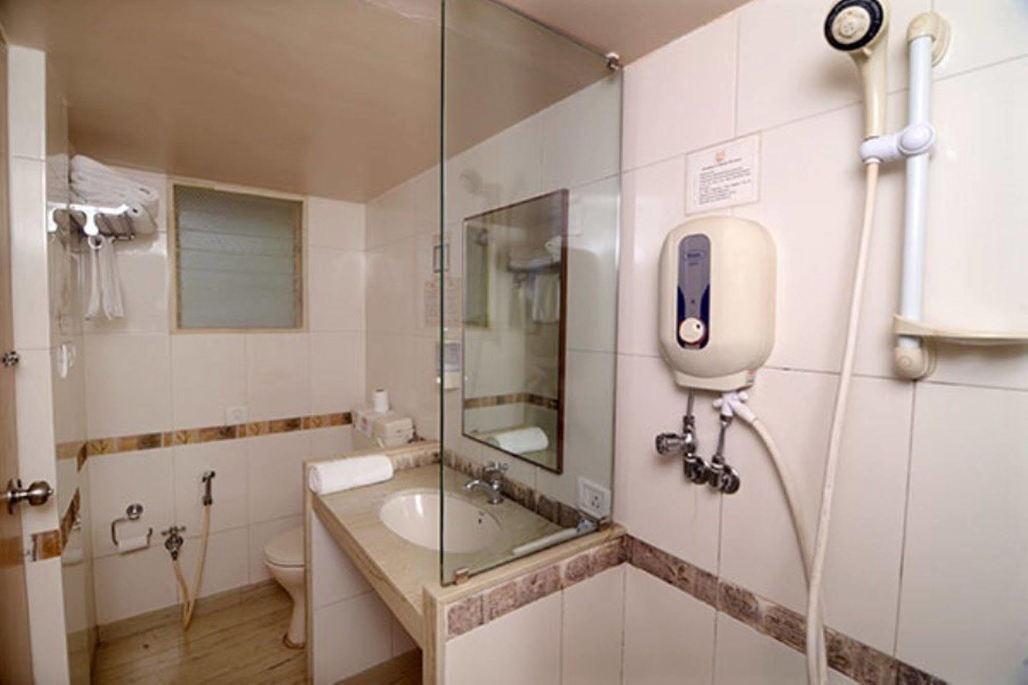 T24 Retro Hotel Mumbai Ngoại thất bức ảnh