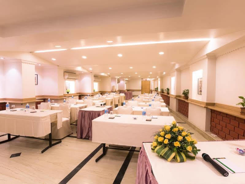 T24 Retro Hotel Mumbai Ngoại thất bức ảnh